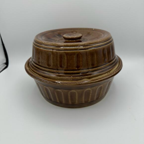 Vintage USA Stoneware Lidded Dish 2 Qt  Oven Proof Marked USA Possibly McCoy - Picture 1 of 9